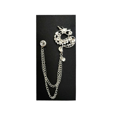 Broche de revers en argent ornée d'une chaîne en forme de dragon et de pierres précieuses