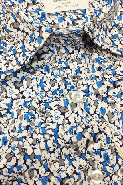 Chemise cintrée à imprimé floral bleu et blanc